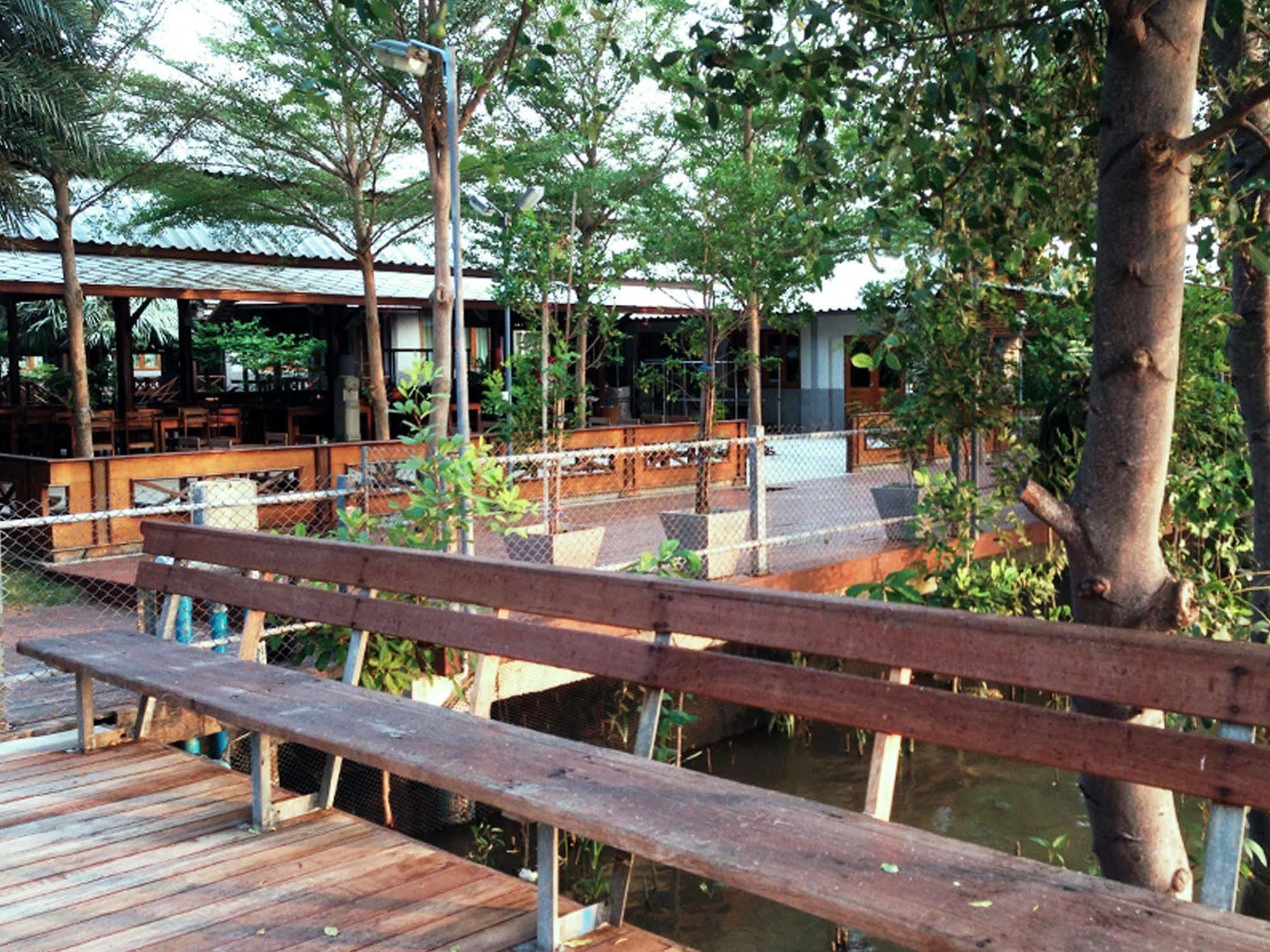 Baan Siriporn Resort Samut Songkhram Exterior foto