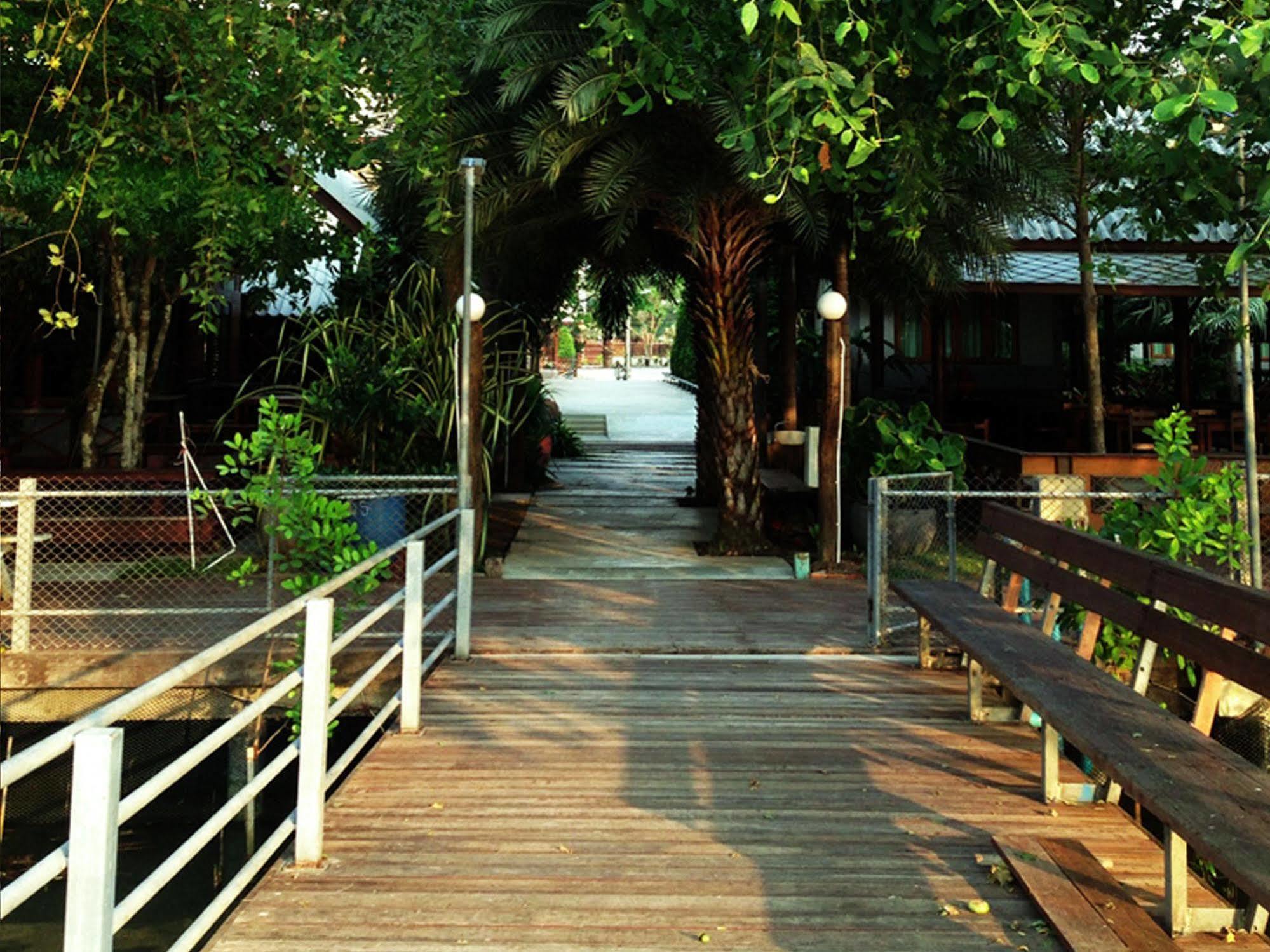 Baan Siriporn Resort Samut Songkhram Exterior foto